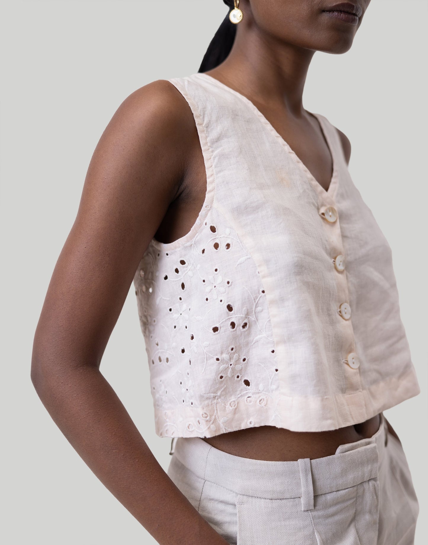 Cropped Vest Shirt in Pink Embroidery