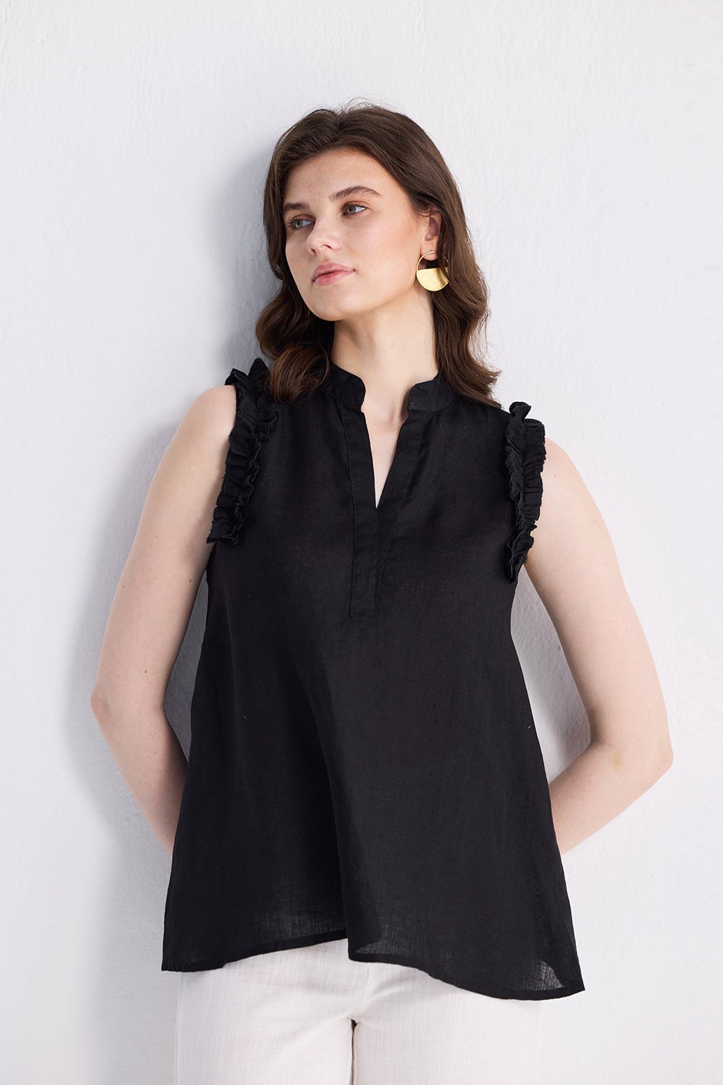 Sleeveless Hemp Top with Ruffles in Black